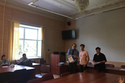 Петров М. получает сертификат